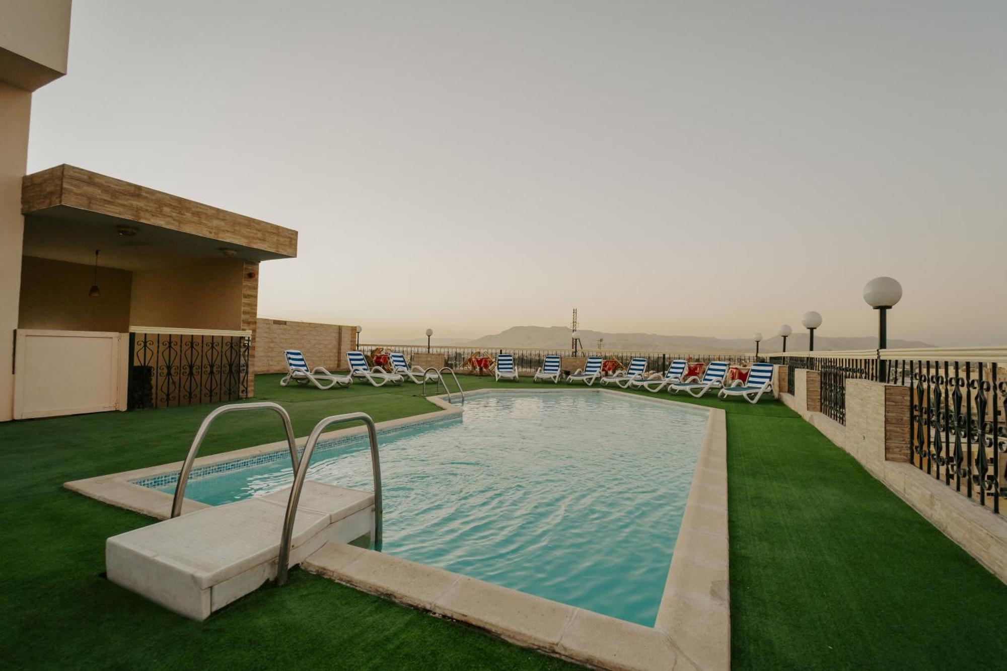Hotel Queens Valley