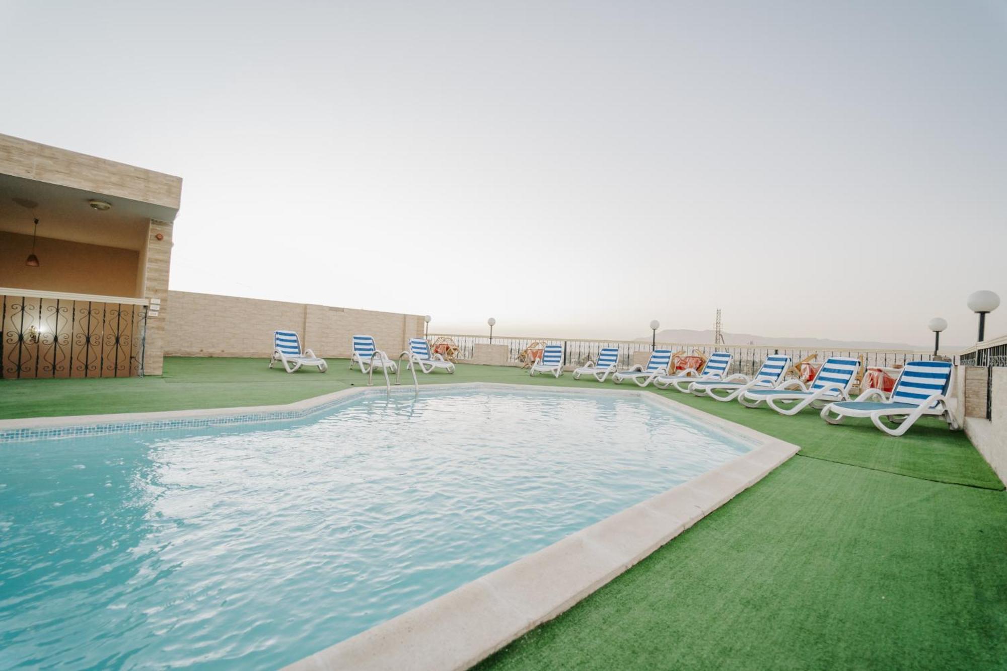 Queens Valley Hotel Luxor