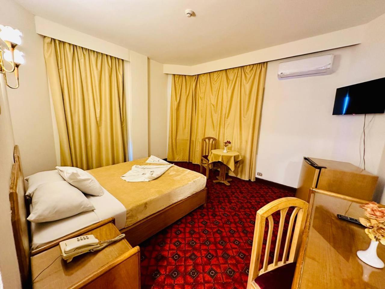 Queens Valley Hotel Luxor