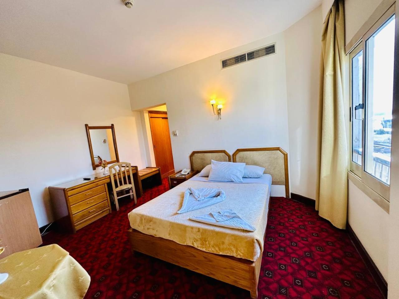 Queens Valley 3* Luxor