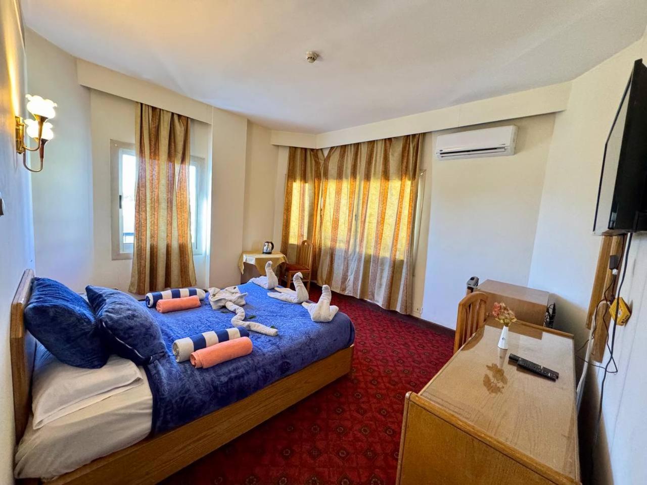 Queens Valley Hotel Luxor
